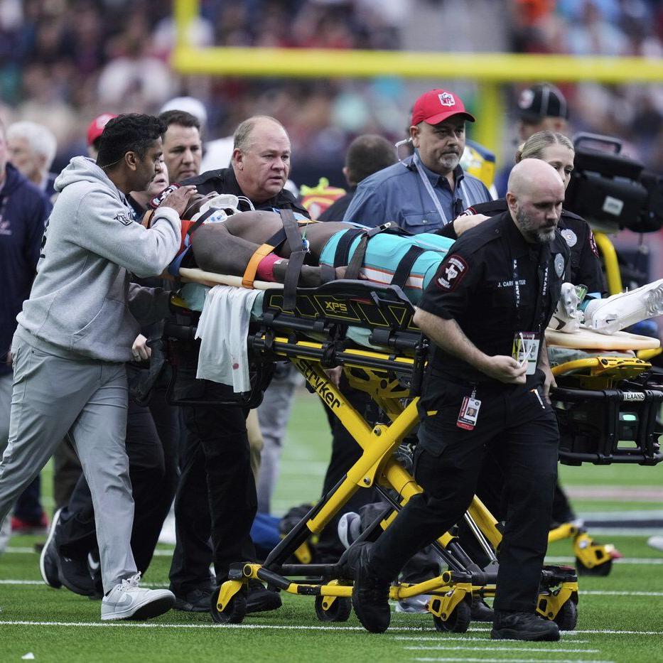 Dolphins' Grant DuBose has movement in extremities after scary hit to the head vs. Texans